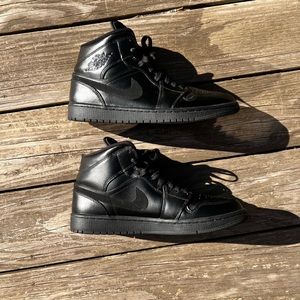 Jordan 1 Mid Triple Black SIZE 9.5